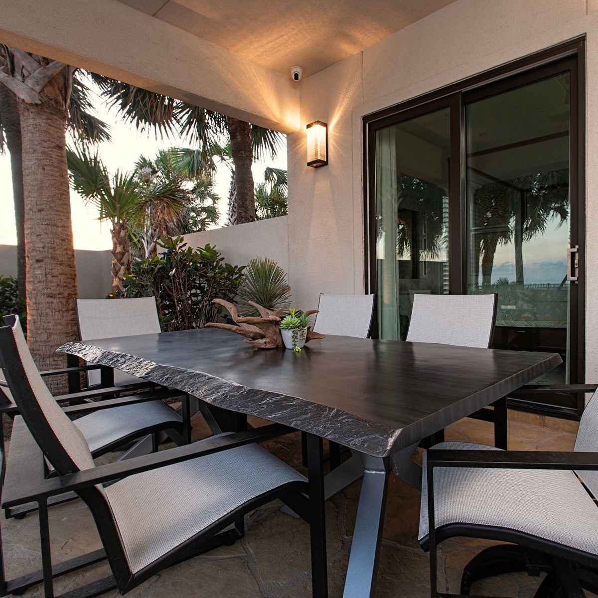 Outdoor Dining Tables