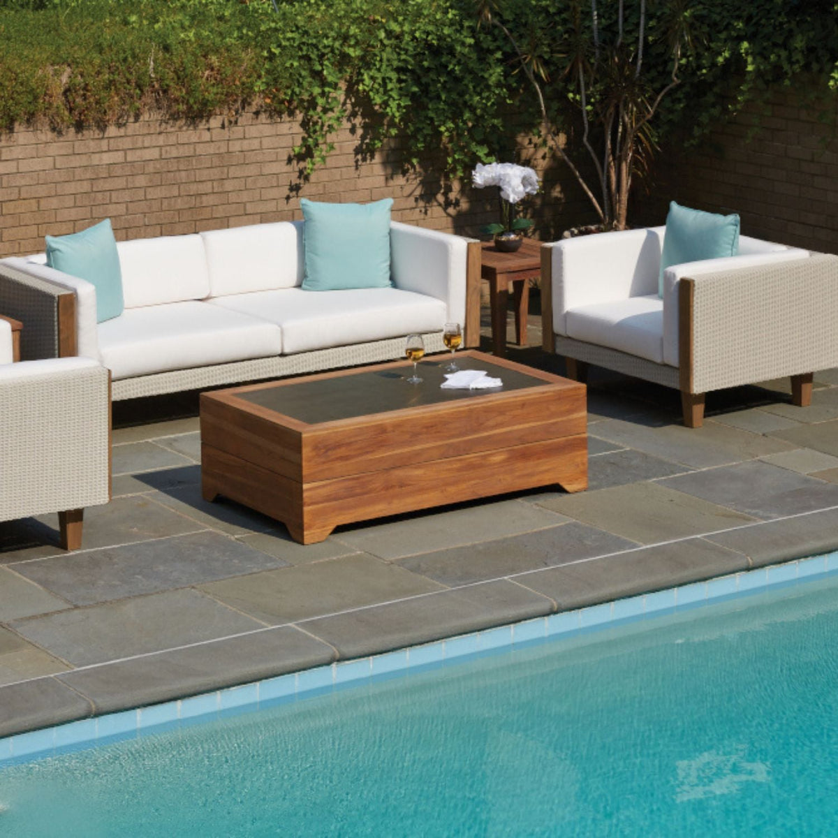 Catalina Sectionals by Lloyd Flanders