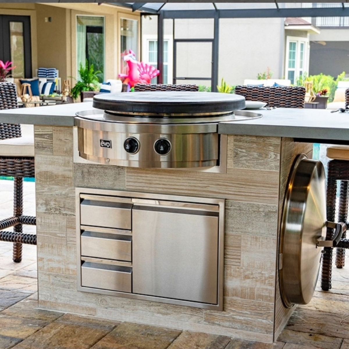 Evo affinity flat top social grill.  The epitome in outdoor entertainment and dining. 