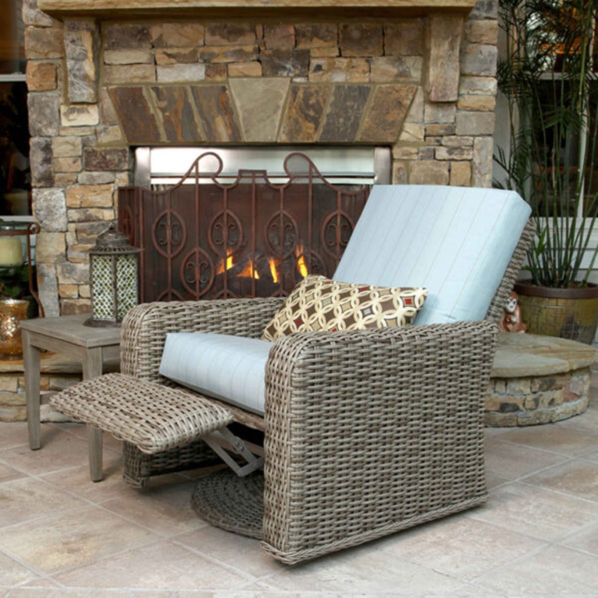 Laurent Swivel Recliner with 6" NON-WELTED cushions