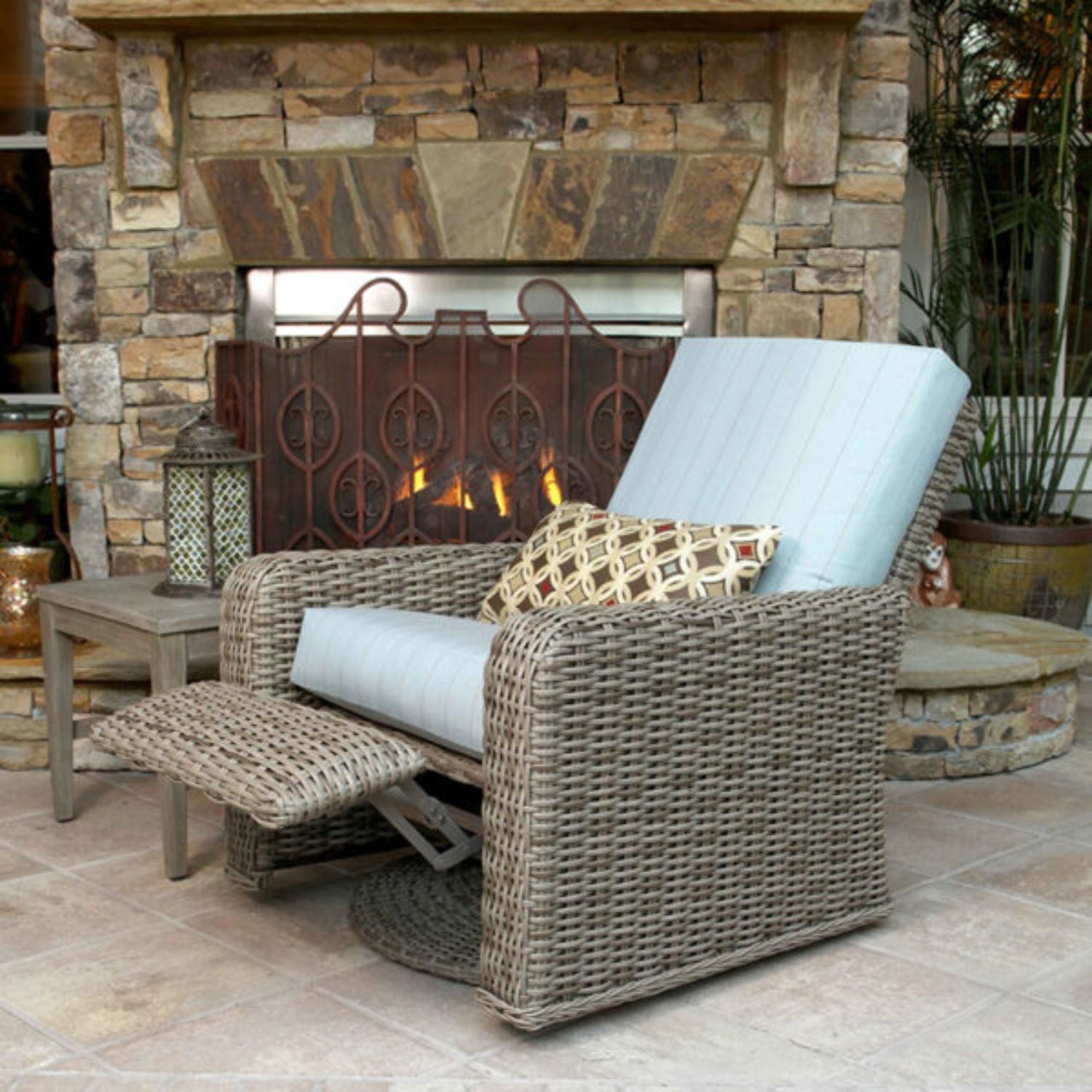 Laurent Swivel Recliner with 6" NON-WELTED cushions