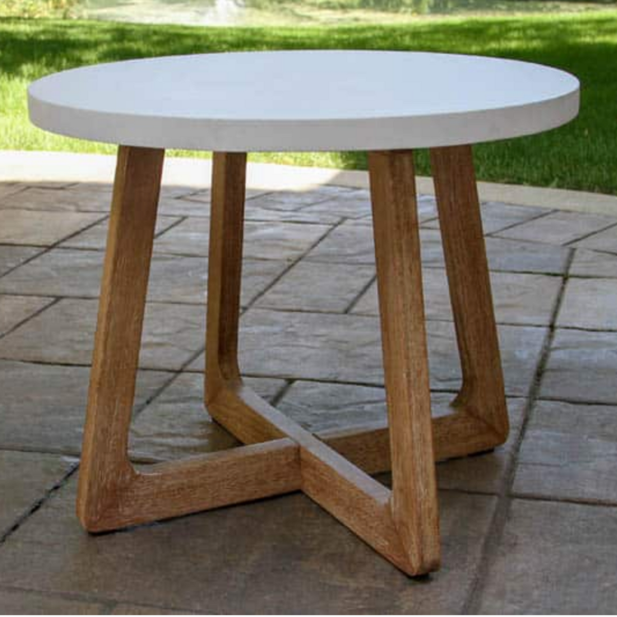 Outdoor end table 20&quot; Dia. Round Ivory Composite &amp; Antique Wash, Eucalyptus