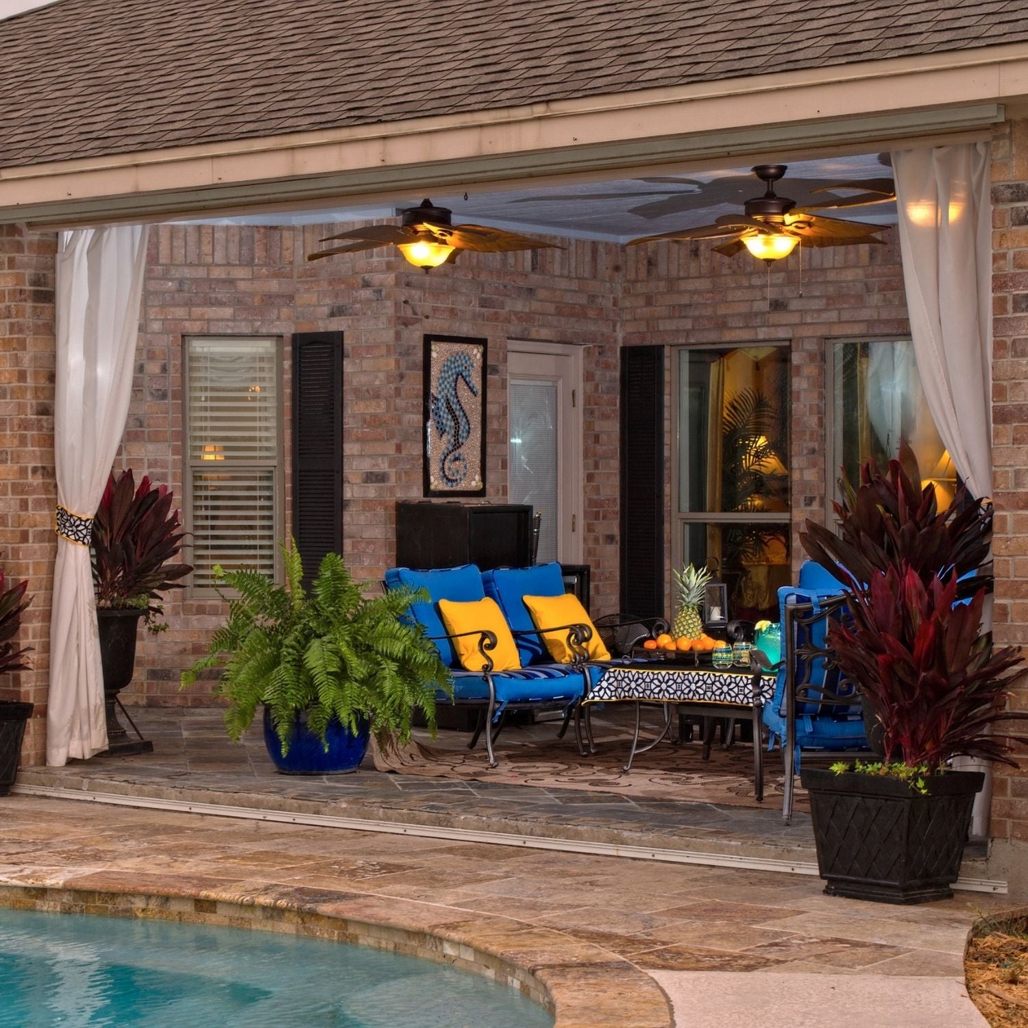 Cleaning and restoration services of outdoor cushions, curtains and furniture of Riviera Outdoor 