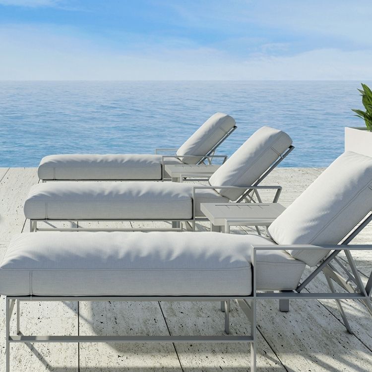 Trento Cushioned Chaise Lounge